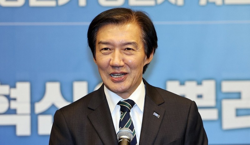 당선자 워크숍서 발언하는 조국 전 대표(사진=연합뉴스)