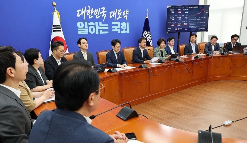 민주당 원내대책회의에서 발언하는 한병도 대표 직무대행(사진=연합뉴스)