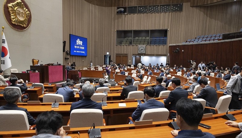 의원 총회에서 발언하는 한병도 대표 직무대행(사진=연합뉴스)