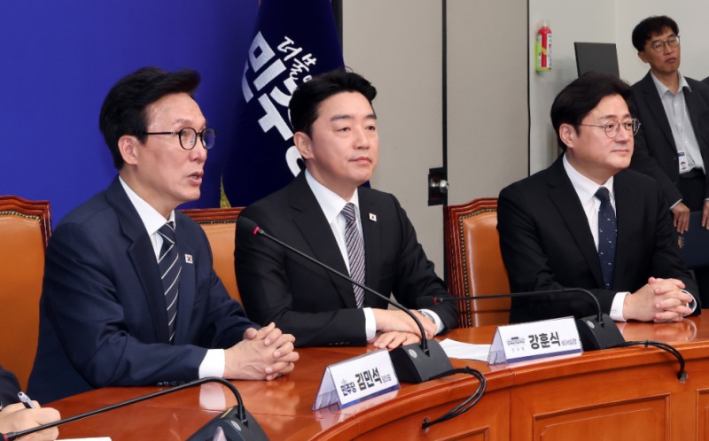김민석 대표 강훈식 비서실장 회동(사진=연합뉴스)