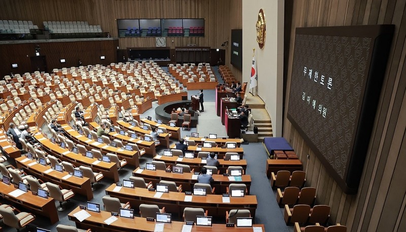 국회법 개정안 필리버스터 진행하는 국민의힘 김미애 의원(사진=연합뉴스)