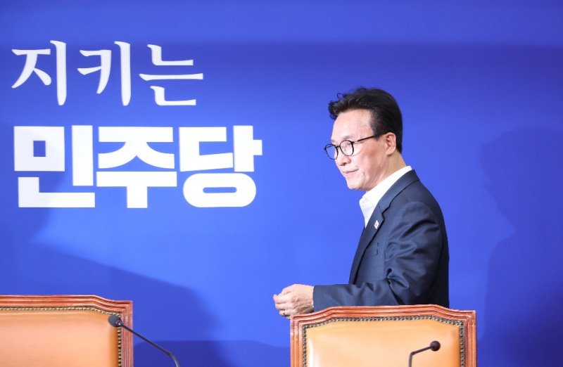 국회에서 첫 최고위 입장하는 김민석 대표(사진=연합뉴스)