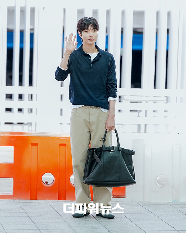 황인엽, 인천국제공항 출국