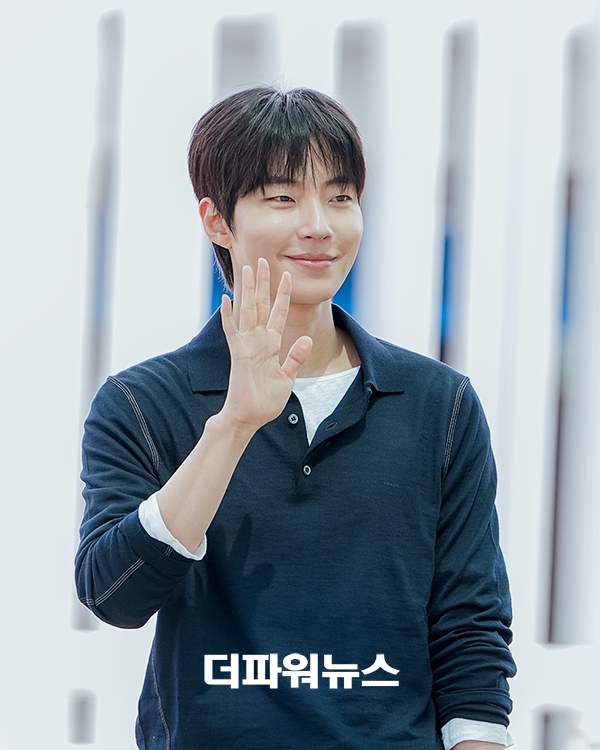 황인엽, 인천국제공항 출국