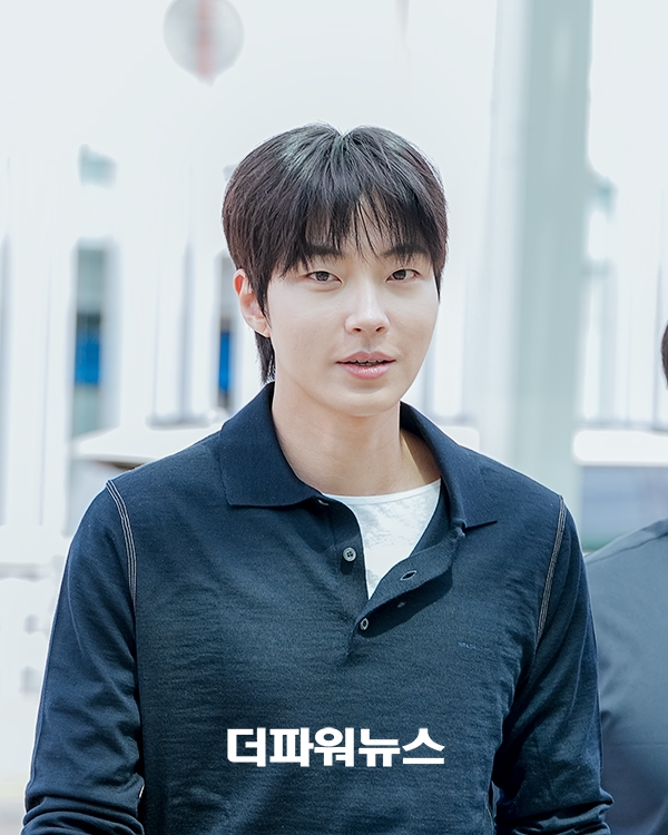 황인엽, 인천국제공항 출국