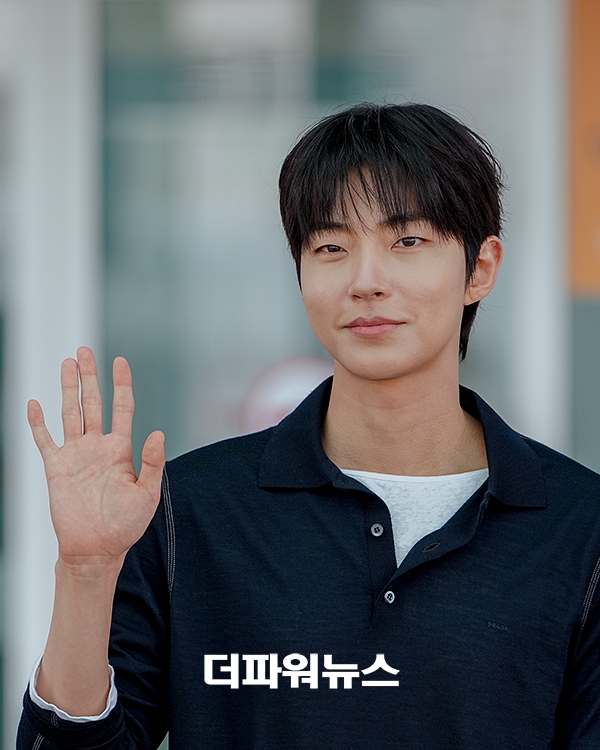 황인엽, 인천국제공항 출국