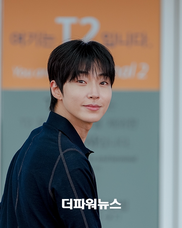 황인엽, 인천국제공항 출국