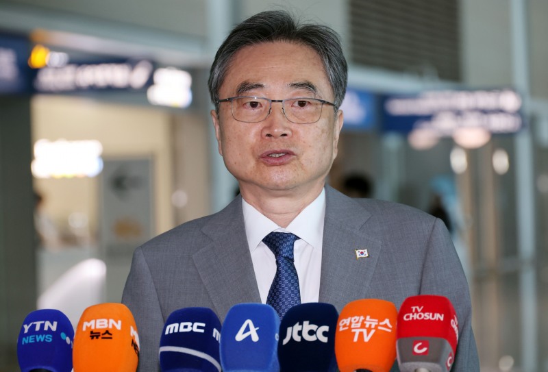 조현 외교부 장관이 5일 인천국제공항에서 네팔로 출국하며 발언하고 있다. 사진=연합뉴스