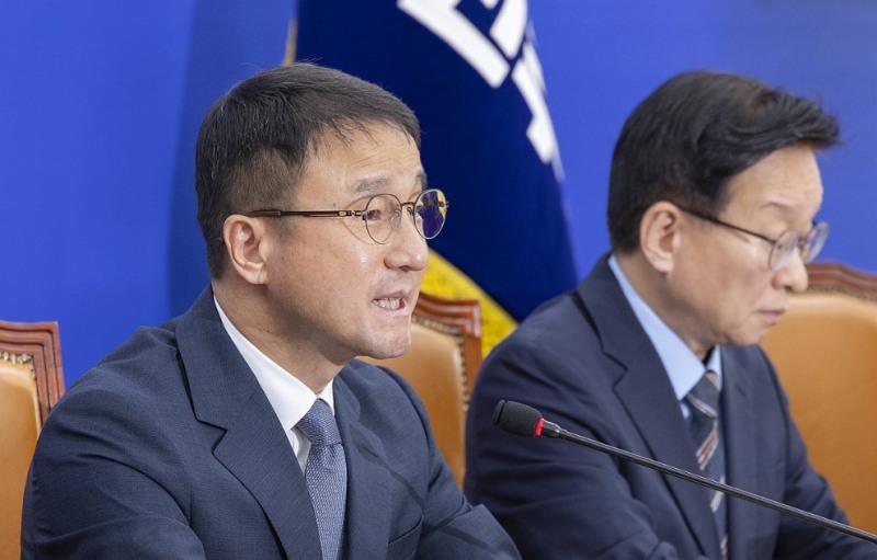 정책조정회의에서 발언하는 한병도 원내대표(사진=연합뉴스)