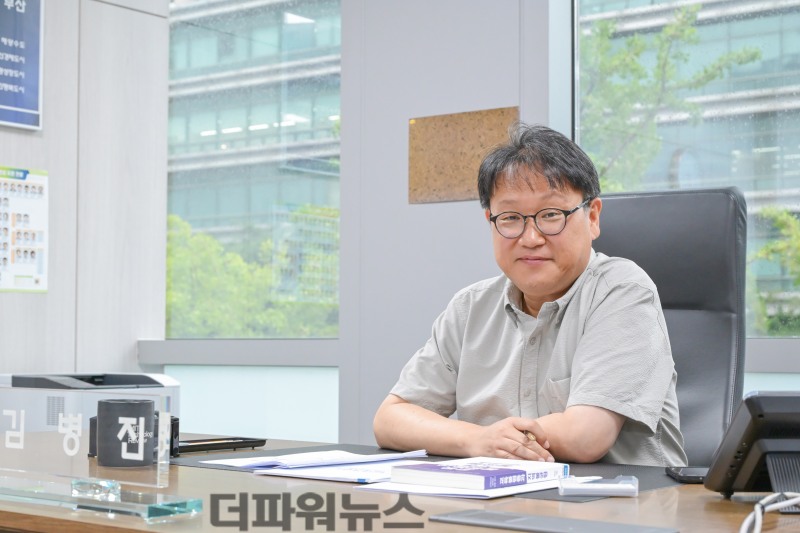 김병진 부산앵커센터장이 지역 대학과 산업의 상생 및 인재 양성 방안에 대해 설명하고 있다. (사진=김지윤 기자)