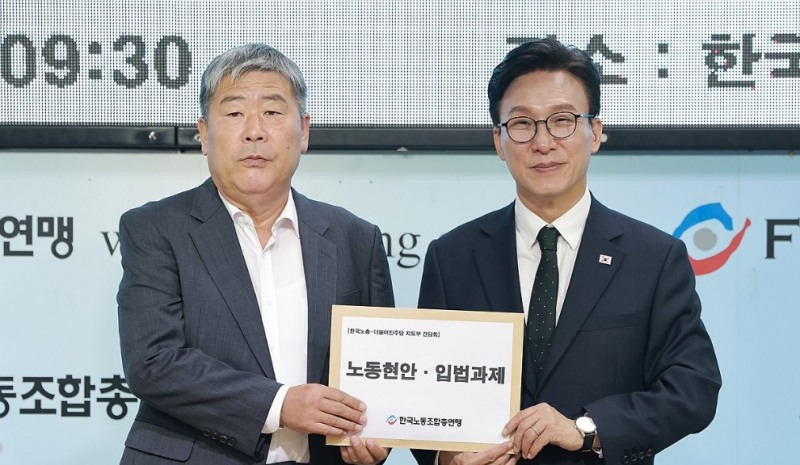 한국노총 방문한 민주당 김민석 대표(사진=연합뉴스)