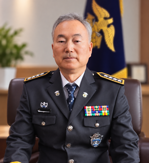 의료적 처우가 필요한 출소자를 지역 요양병원과 연계해 사회복귀를 지원한 김만헌 정읍교도소장.(제공=정읍교도소)