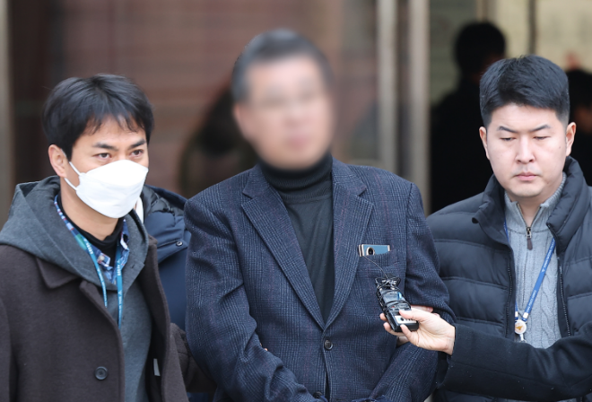 영장실질심사 마친 색동원 시설장 김모씨.(사진=연합뉴스)