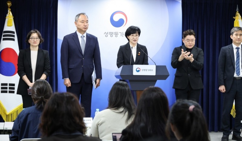 임신중지 약물 도입 방안 브리핑하는 원민경 성평등가족부 장관(사진=연합뉴스)