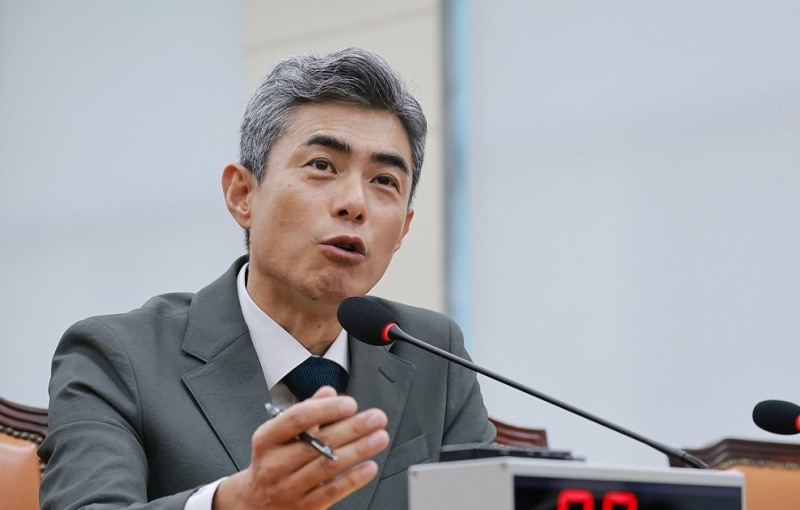 국방위원 질의에 답하는 강신철 국방장관 후보자(사진=연합뉴스)