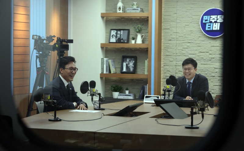 민티07 준비하는 더불어민주당 김민석 대표(사진=연합뉴스)