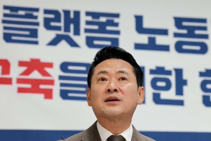 민의힘 장동혁 대표가 21일 서울 마포구 '휴(休) 서울 이동노동자 합정 쉼터'에 방문해 간담회를 하며 인사말하고 있다.(사진=연합뉴스)