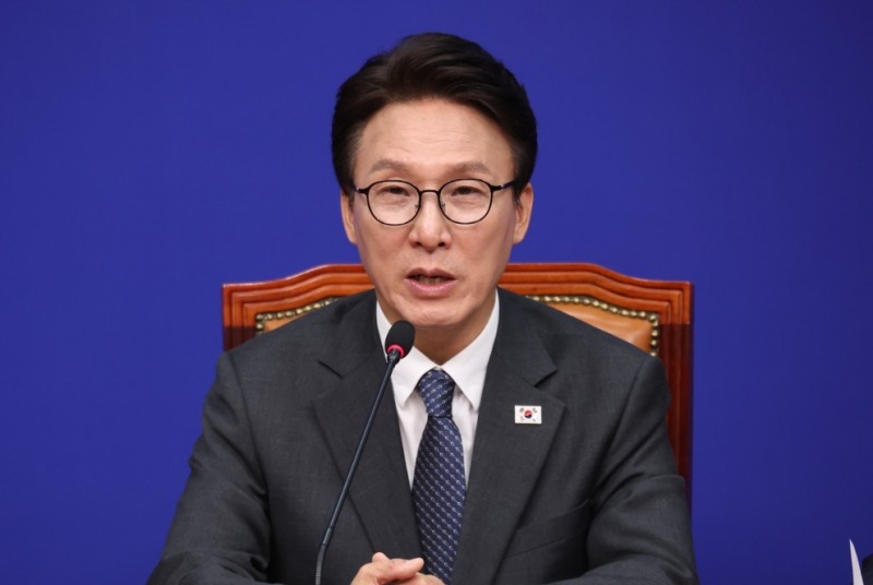 최고위원회의에서 발언하는 김민석 대표(사진=연합뉴스)