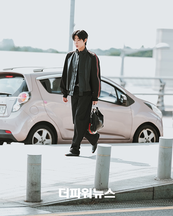 황인엽, 인천국제공항 출국