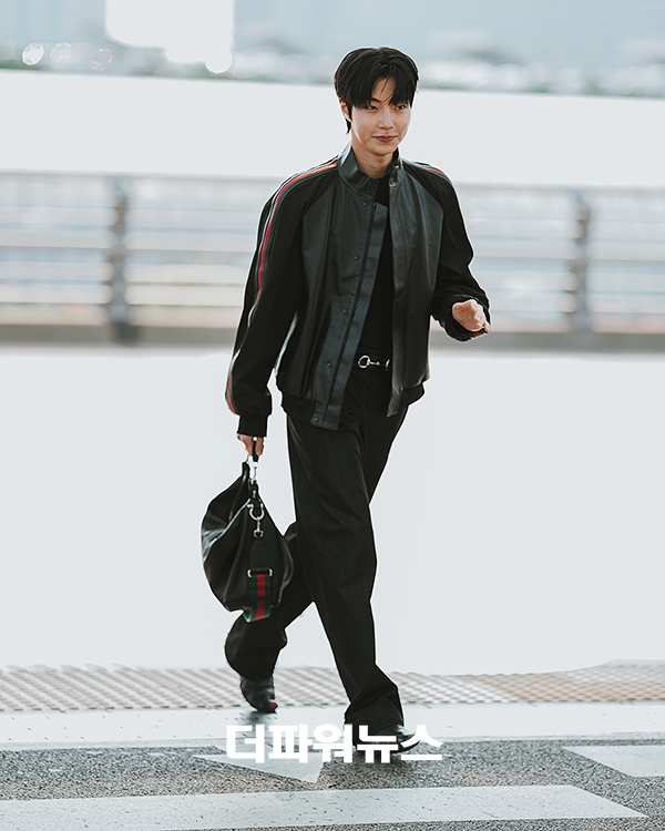 황인엽, 인천국제공항 출국
