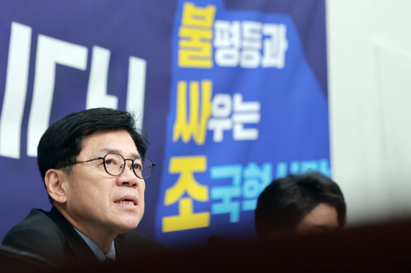 조국혁신당 김준형 원내대표가 27일 국회에서 추석민심 기자간담회를 하고 있다.(사진=연합뉴스)