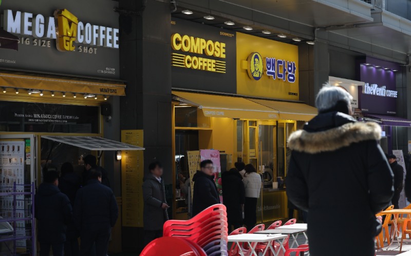 저가 커피 브랜드가 밀집한 서울 종로구 한 상가. 사진=연합뉴스
