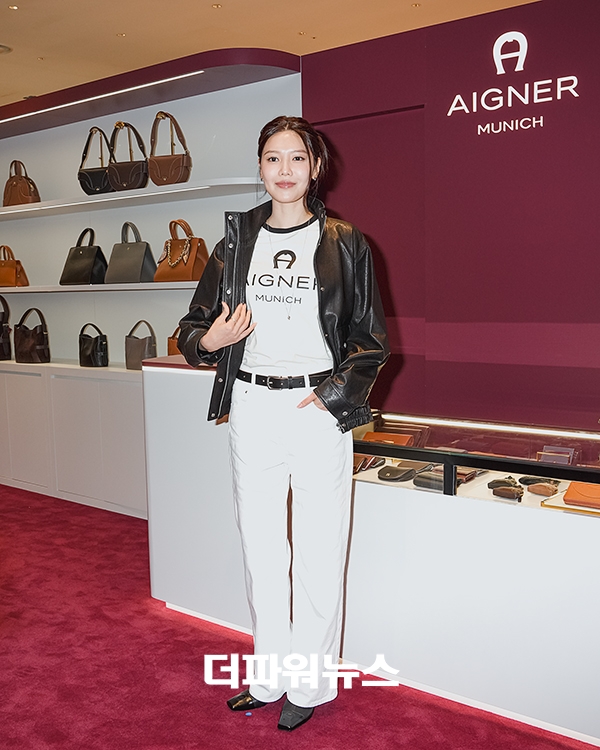 수영, 포토월 행사