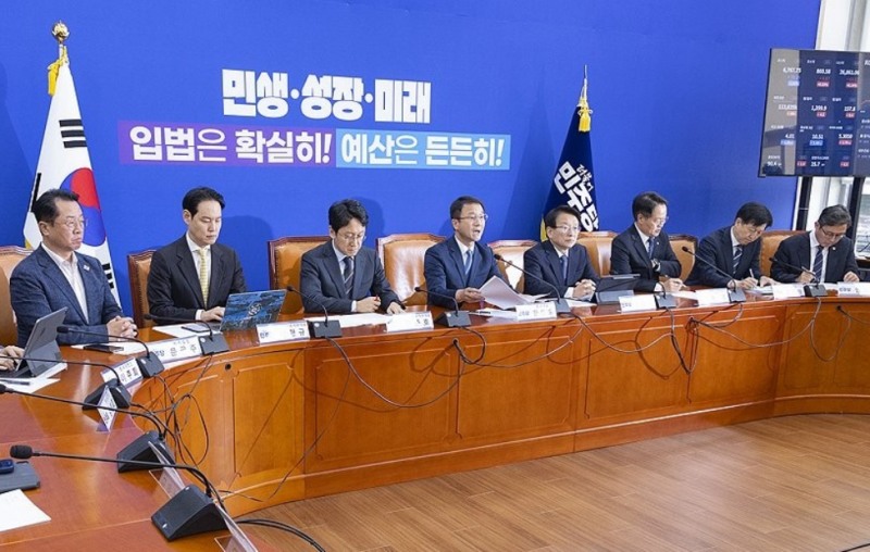정책조정회의에서 발언하는 한병도 원내대표(사진=연합뉴스)