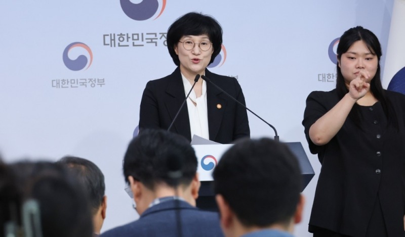 성평등부 출범 1주년 브리핑하는 원민경 장관(사진=연합뉴스)