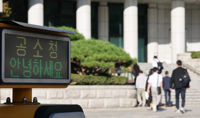 공소청으로 출근하는 직원들(사진=연합뉴스)