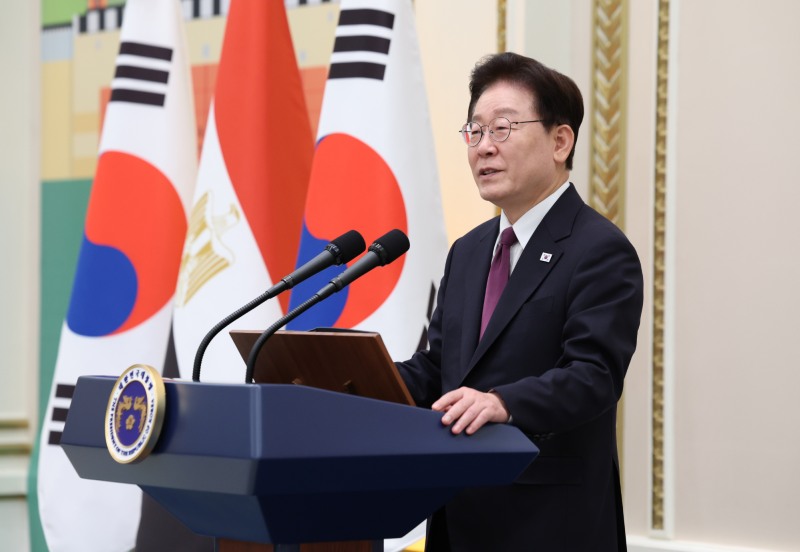 이재명 대통령이 8일 청와대에서 열린 압델 파타 알시시 이집트 대통령 국빈 방한 환영 오찬에서 환영사를 하고 있다. 사진=연합뉴스