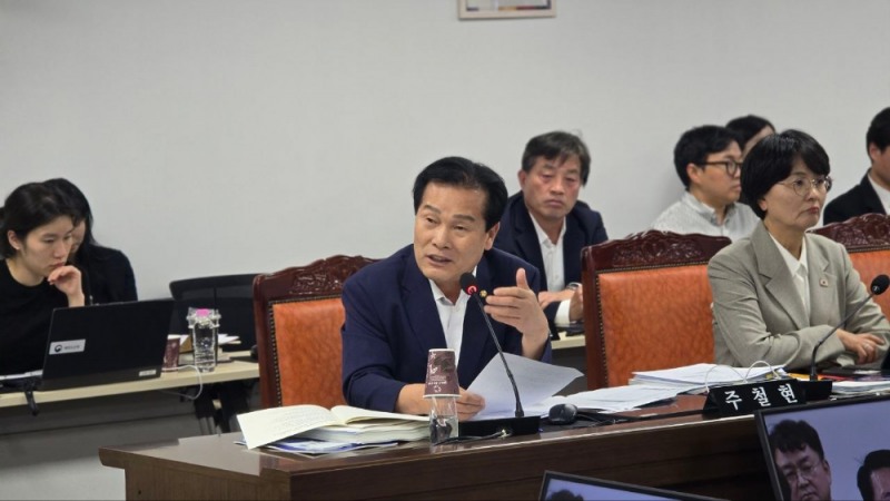 주철현 의원이 국회 농림축산식품해양수산위원회 해양수산부 국정감사에 참석해 현안 질의를 이어가고 있다.