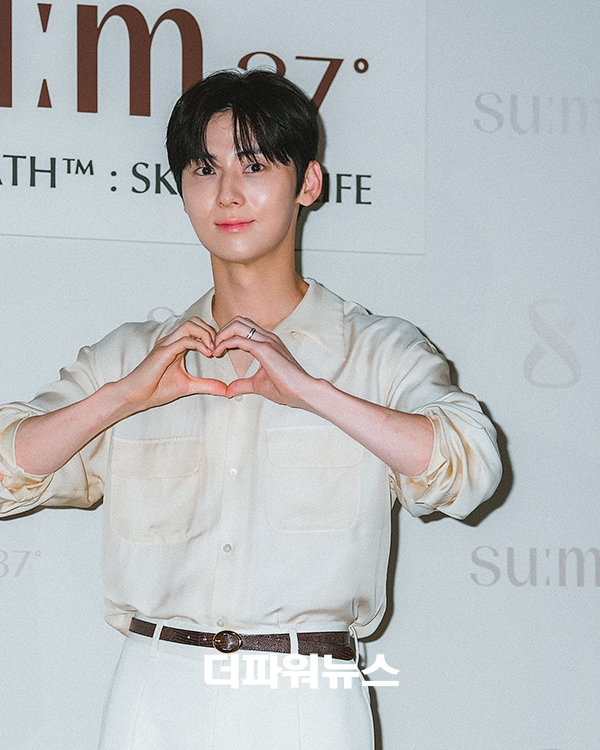 황민현, 포토월 행사
