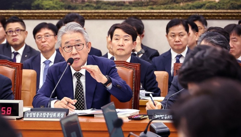 국감 답변하는 강호동 농협중앙회장(사진=연합뉴스)