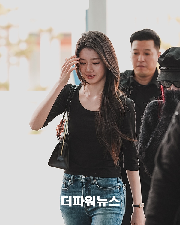 베이비몬스터 로라, 인천국제공항 출국