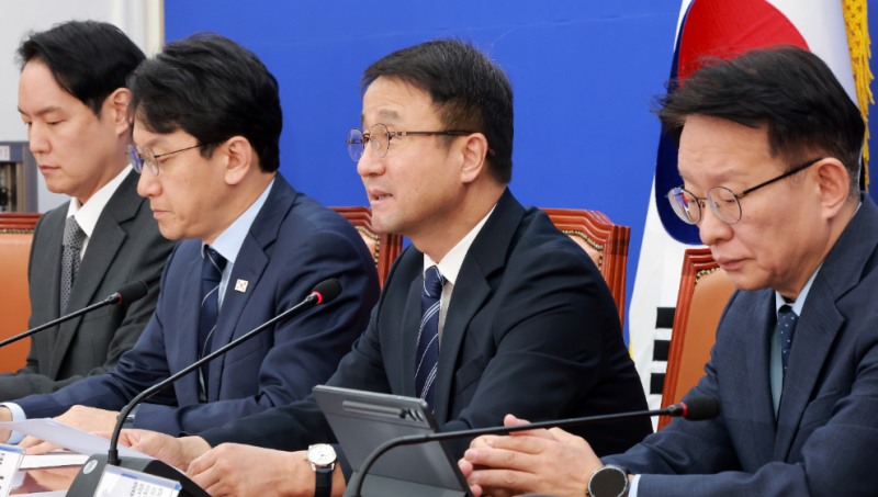 최고위원회의에서 발언하는 한병도 원내대표(사진=연합뉴스)
