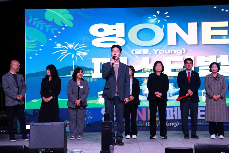 행사에 참석해 인사말을 전하고 있는 한창한 영종구부의장