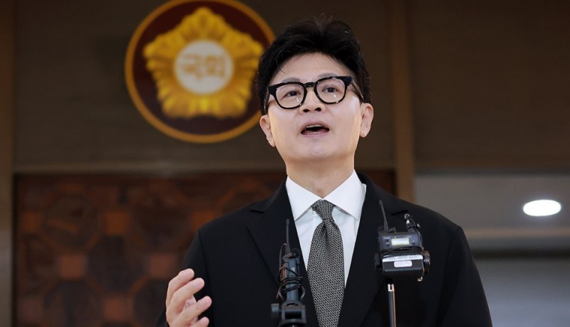 로텐더홀에서 기자회견하는 무소속 한동훈 의원(사진=연합뉴스)