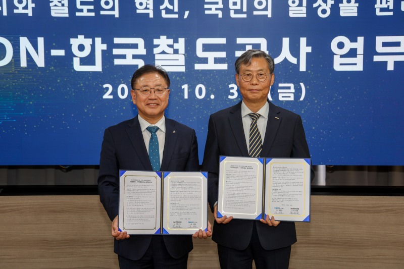 ▲박상형 한전KDN 사장과 (사진 왼쪽)김태승 한국철도공사 사장 모습(사진=한전KDN 제공)