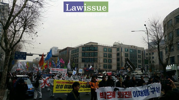 법률가 ‘박근혜 퇴진, 삼성 이재용 구속’ 법원 앞 집중집회 현장