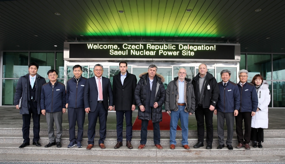 . 체코 주요인사 새울본부 방문 기념 전경. (사진=한국수력원자력)