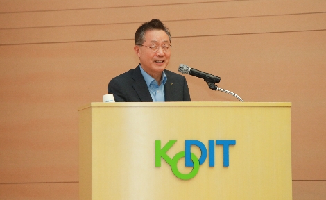 윤대희 신용보증기금 이사장이 2일 대구 신용보증기금 본점에서 열린 2018년도 제2차 전국본부점장 회의에서 당부의 말을 전하고 있다. (사진=신용보증기금)