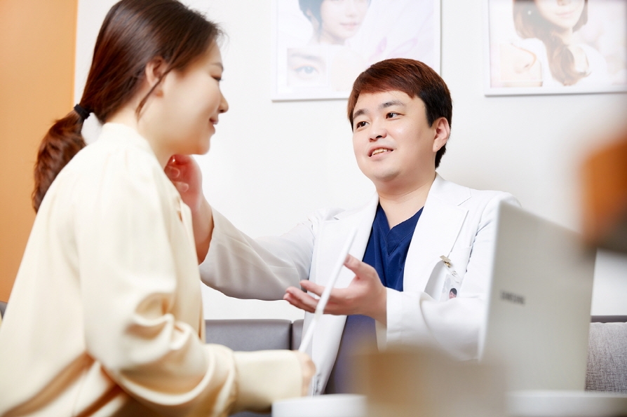 (사진=아이디병원 성형외과 윤성준 원장)