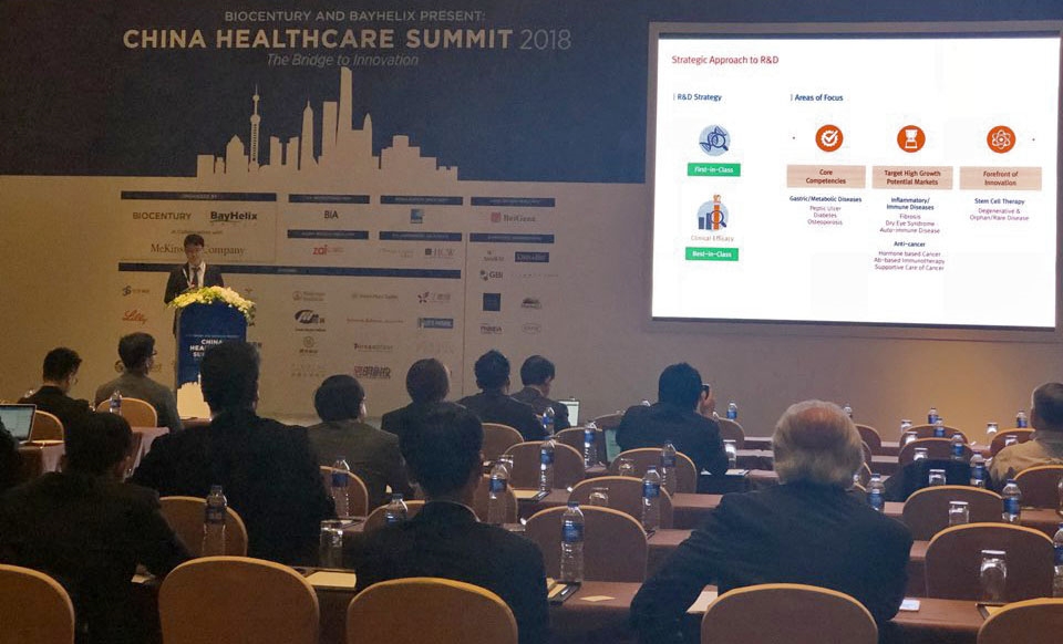 전승호 대웅제약 사장이 '제 5회 China Healthcare Summit'에 참석해 대웅제약의 비전과 R&D 역량에 대해 발표하고 있다.(사진=대웅제약)