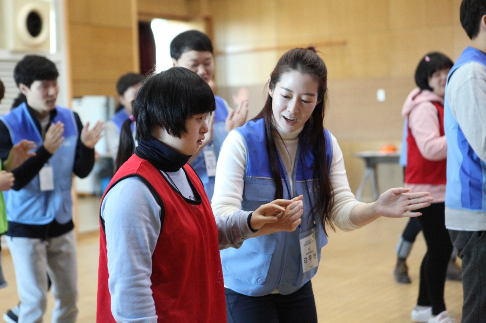 GC녹십자 하반기 신입사원들이 지난 28일 경기도 용인시에 위치한 용인시기흥장애인복지관을 방문해 봉사활동을 실시했다. (사진=GC녹십자)