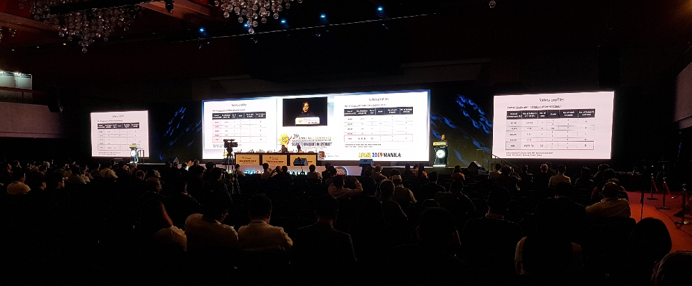 이혜원 연세대학교 세브란스병원 소화기내과 교수가 지난 20일부터 24일(현지시간)까지 필리핀 마닐라에서 열린 ‘2019 아시아태평양간학회’ 연례 학술대회에서 B형 간염 면역글로불린 ‘GC1102(헤파빅-진)’의 만성 B형 간염 치료에 대한 임상 1상 연구 결과를 발표하고 있다. (사진=GC녹십자)