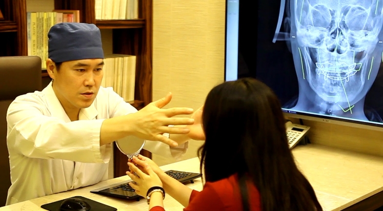 (사진=이진수 성형외과 전문의/ 페이스라인성형외과 원장)