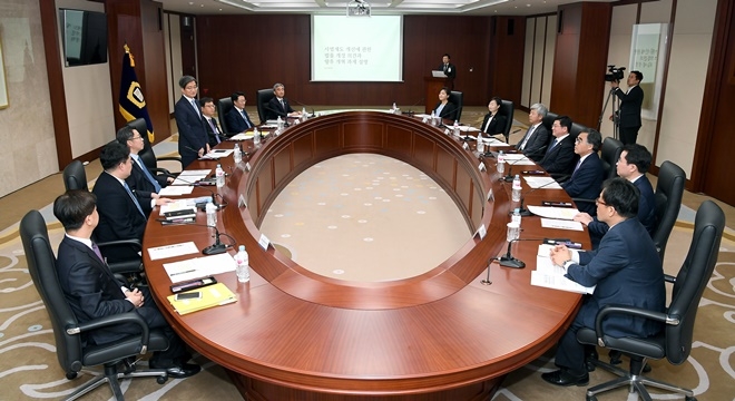 대한변호사협회와의 간담회에서 김명수 대법원장이 인사말을 하고 있다.(사진제공=대법원)