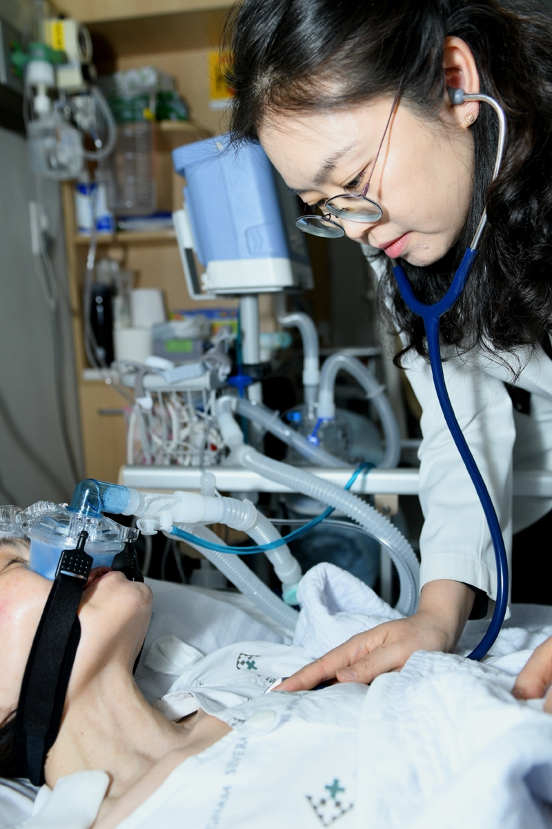 방은주씨(언니)와 최원아 교수. (사진=강남세브란스 제공)