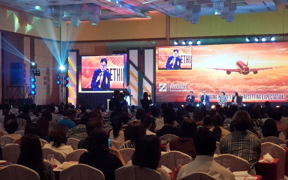 지난 4월 30일 필리핀 마닐라 크라운 플라자호텔에서 진행된 카나브 필리핀 발매식에서 싱가포르 마운트엘리자베스 병원의 심혈관 전문의 옹헨리 교수가 카나브(성분명 피마사르탄)의 임상적 유효성에 대해 설명하고 있다. (사진=보령제약 )